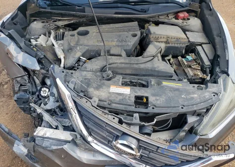 2017 Nissan Altima 2.5 z USA, uszkodzony, nr VIN 1N4AL3AP5HC111670